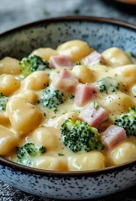 Gnocchi mit Brokkoli und Putenschinken in cremiger Käsesoße