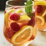 Limoncello Rosen Sangria für erfrischende Sommerabende