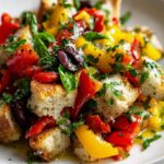 Mediterraner Brotsalat mit Oliven und Paprika – Genuss pur!