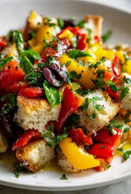 Mediterraner Brotsalat mit Oliven und Paprika – Genuss pur!